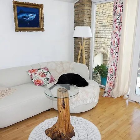 Iris Apartment