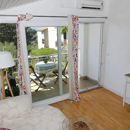 Apartment Iris Makarska